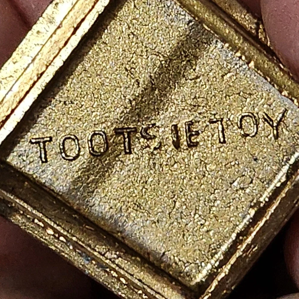 Tootsietoy vintage dollhouse